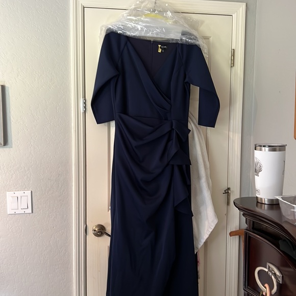 Mother of the bride / Evening gown/dress - Picture 2 of 5